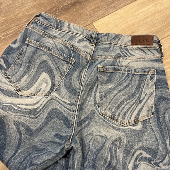 Hollister curvy high rise mom jean 28 (7r) - Picture 6 of 8